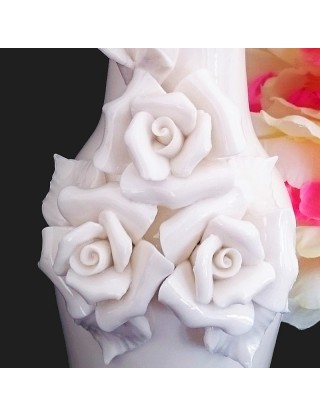 Vase romantique en ceramique aux 3 roses