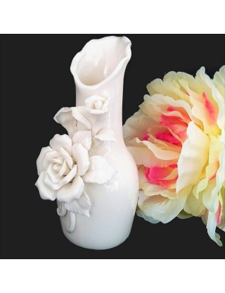 Vase romantique en ceramique